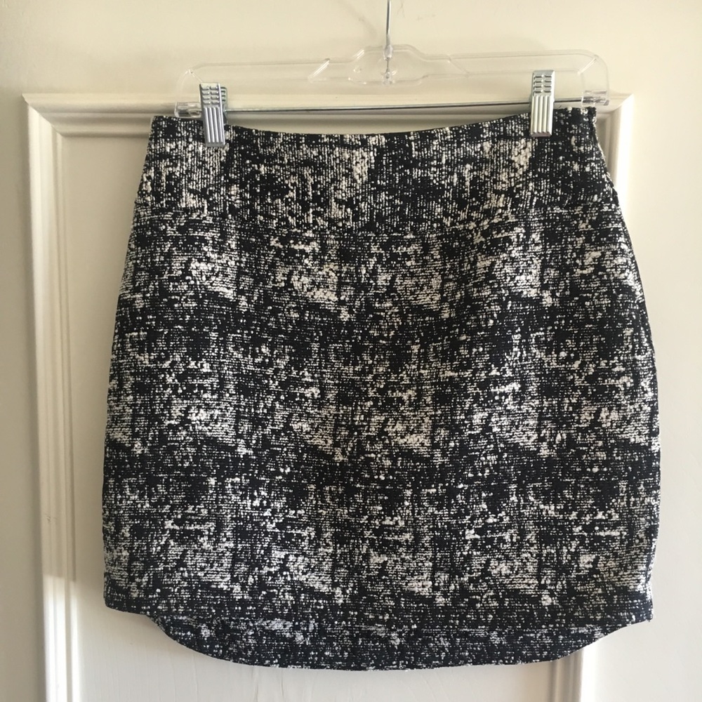 Banana Republic black and white tweed skirt NWOT